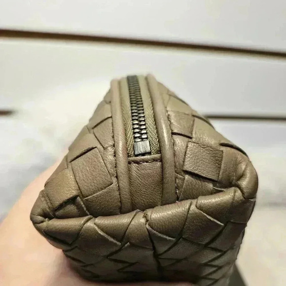 BV Intrecciato Leather Double  Zip Pouch - Picture 9 of 13